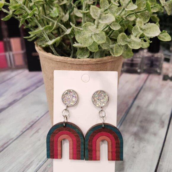 Rainbow wooden stud earrings - Picture 2 of 6